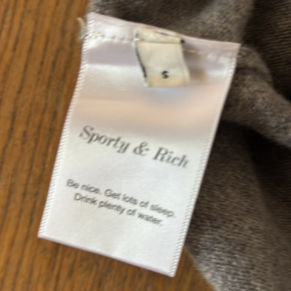 Sporty & Rich Women’s Heather Gray 100% Cashmere
Joggers - Picture 5 of 6